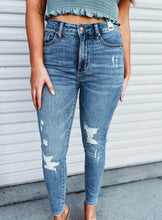 Load image into Gallery viewer, Judy Blue Josie Tummy Control Jeans