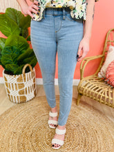 Load image into Gallery viewer, Judy Blue Mira Jeggings Light Wash